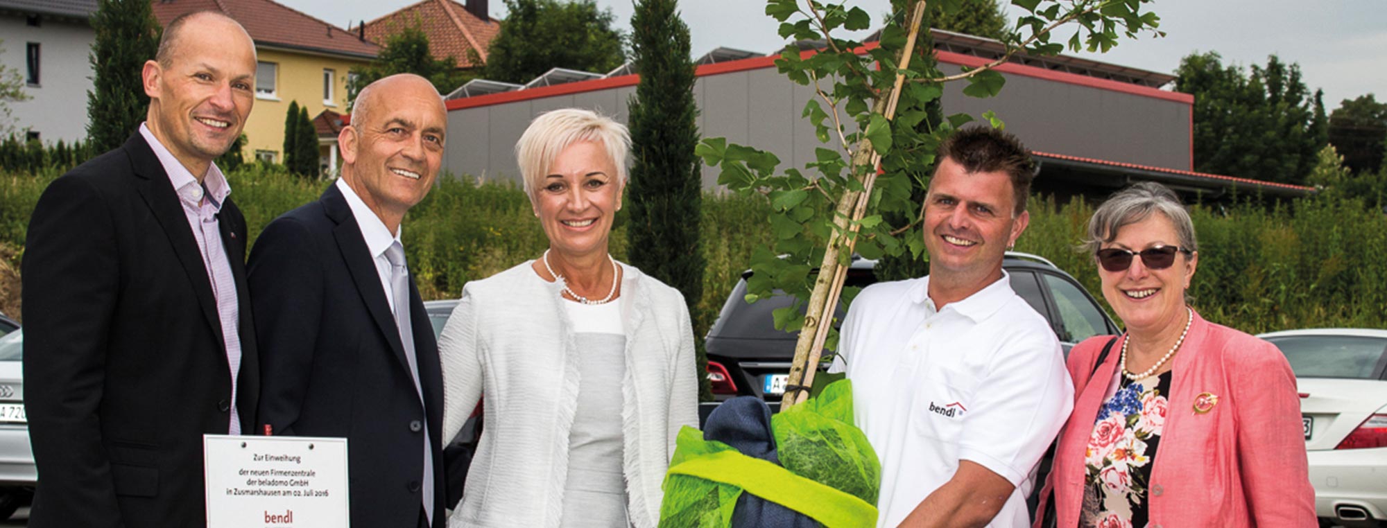 Die glücklichen Bauherren sowie glückliche Bauleiter