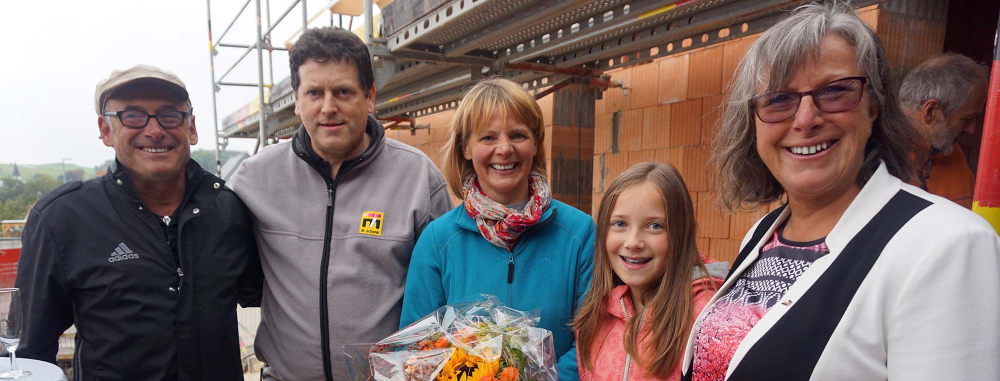 Bauunternehmen bendl beim Richtfest für ein Zweifamilienhaus mit Tiefgarge