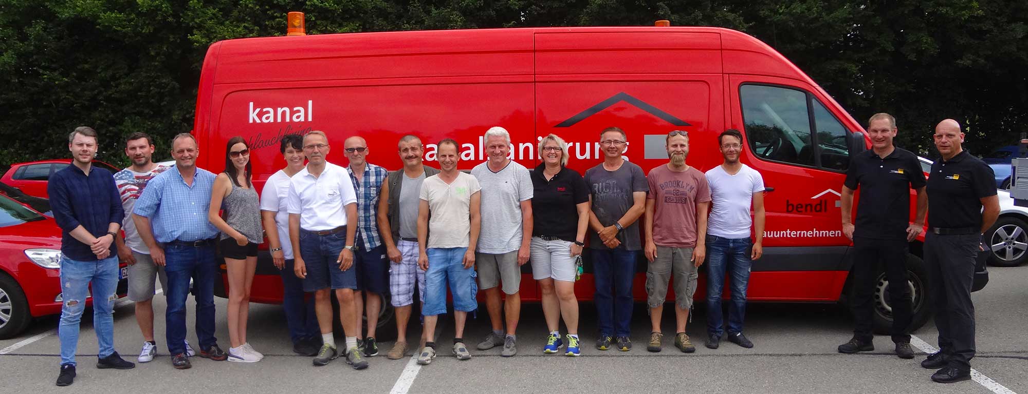 Auch in diesem Jahr namen 14 bendl-Mitarbeiter mit ihren privaten wie auch geschäftlichen Fahrzeugen am Fahrsicherheitstraining teil