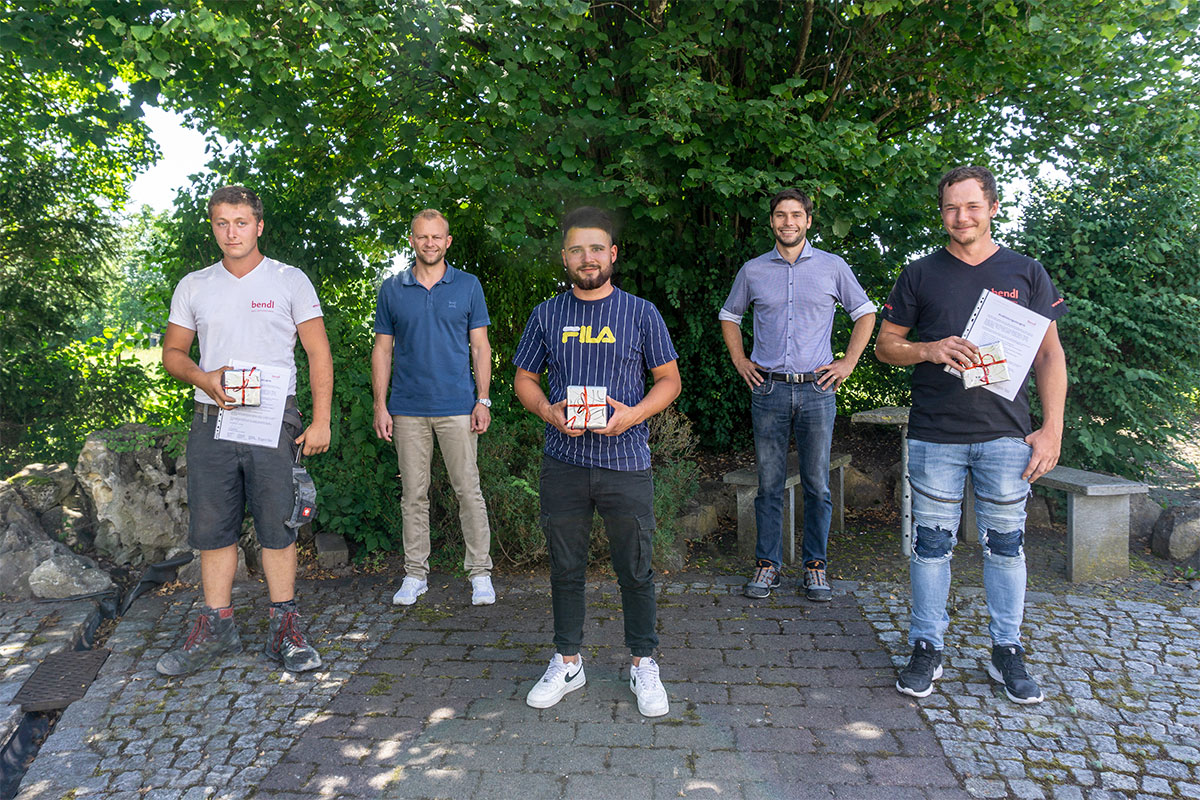 Das Bauunternehmen bendl freut sich riesig über drei neue Gesellen im Team 2020.