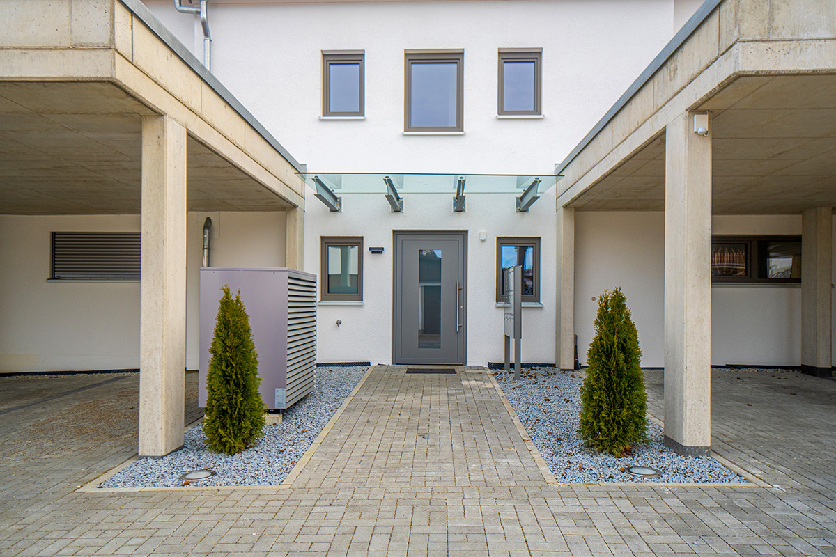 Schlüsselfertiges Mehrfamilienhaus in Leipheim - Eingangsbereich