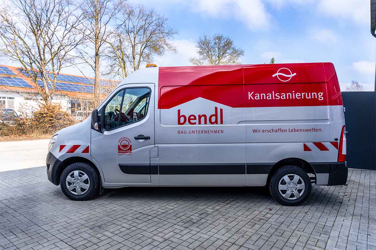 Die vier neuen Nissan Sprinter für unsere Abteilung Kanalsanieurng sind da.