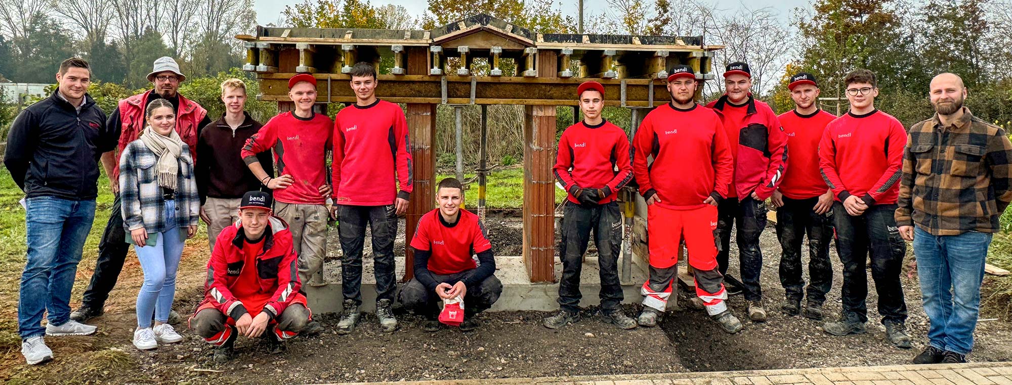 Neben Teambuilding und Zusammenhalt können die Auszubildenden viel voneinander lernen.