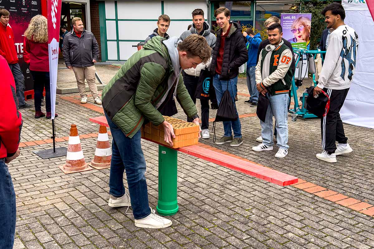 Bauunternehmen bendl ist auch 2024 zu Gast auf der IBS - Infomesse Beruf und Studium in Günzburg.