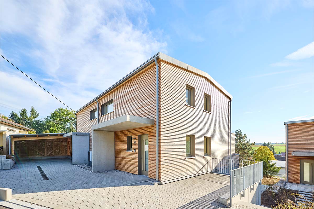 Carport, Garage, Stellplätze und lichtdurchflutete Räume - hier bleiben keine Wünsche offen.