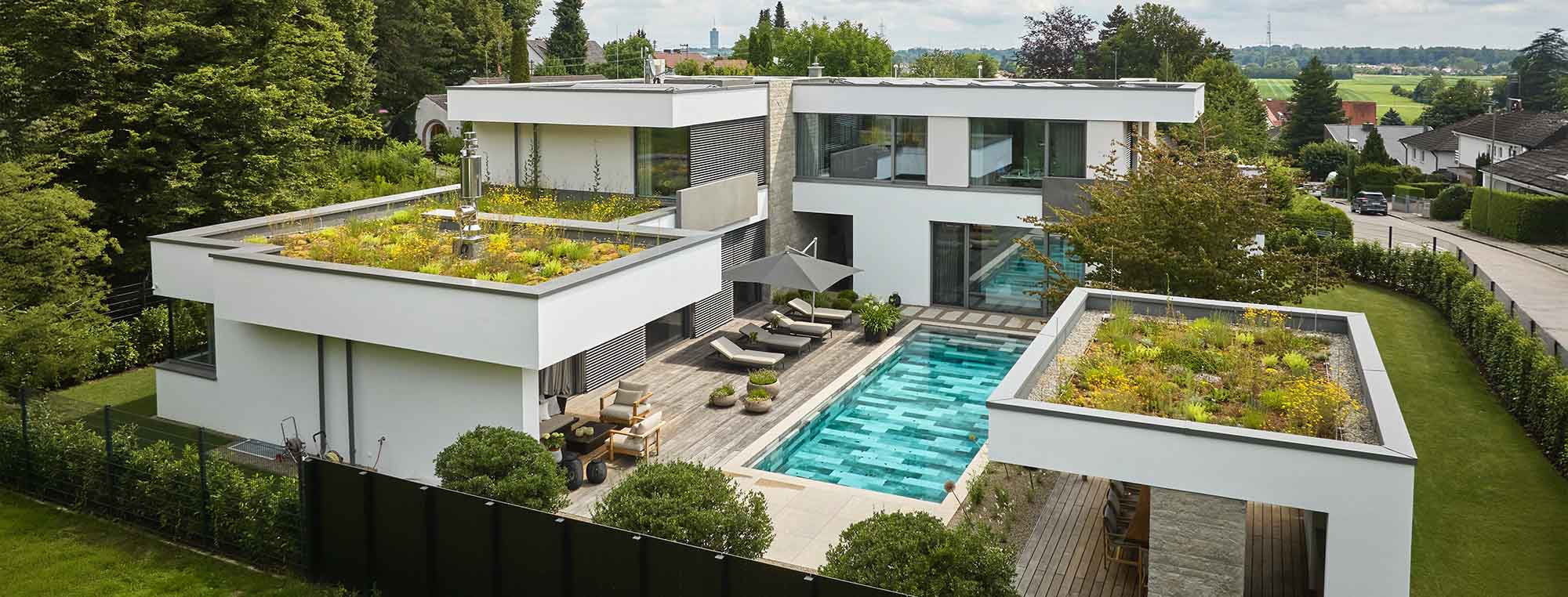 Die Villa erstreckt sich über eine Grundstücksfläche von 306m².