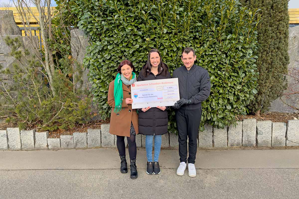 Das Wintertheater Bubesheim freut sich über eine Spende in Höhe von 1.000 EUR für die Anschaffung von Kostümen und Bühnenbildern.