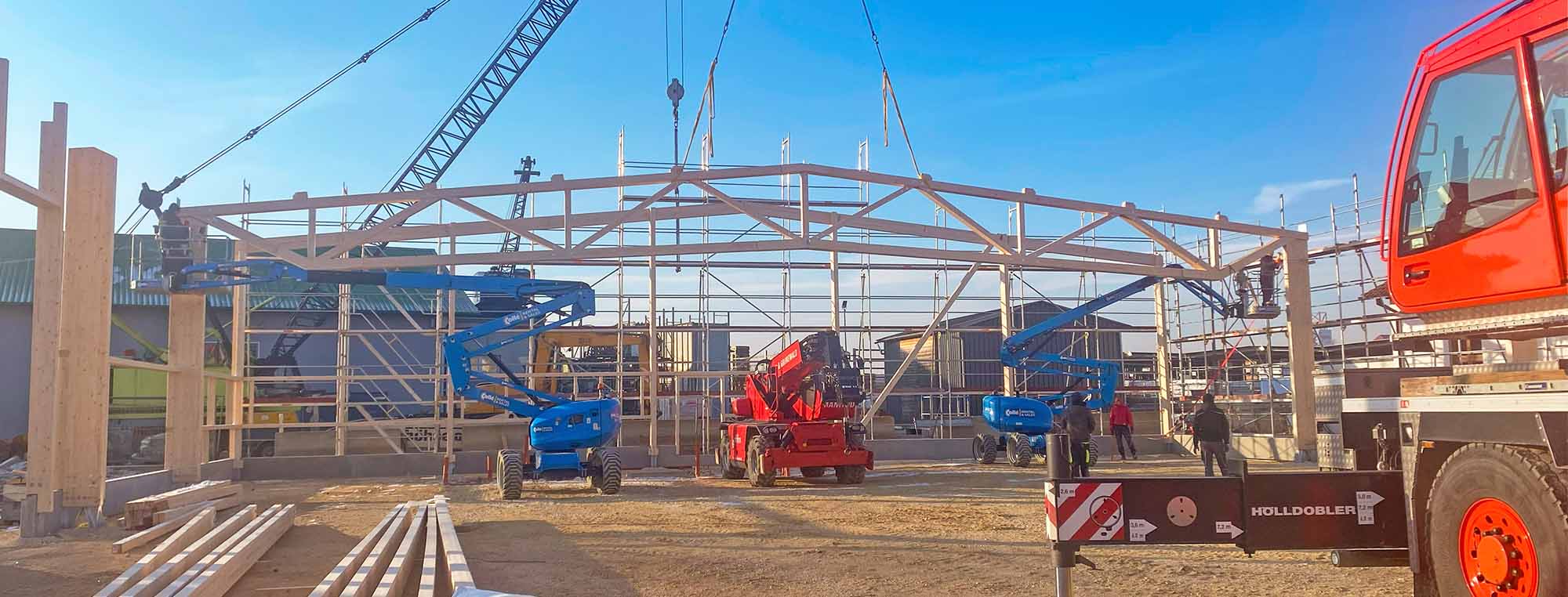 Lagerhalle aus modernen Holzbindersystemen in Burgau.