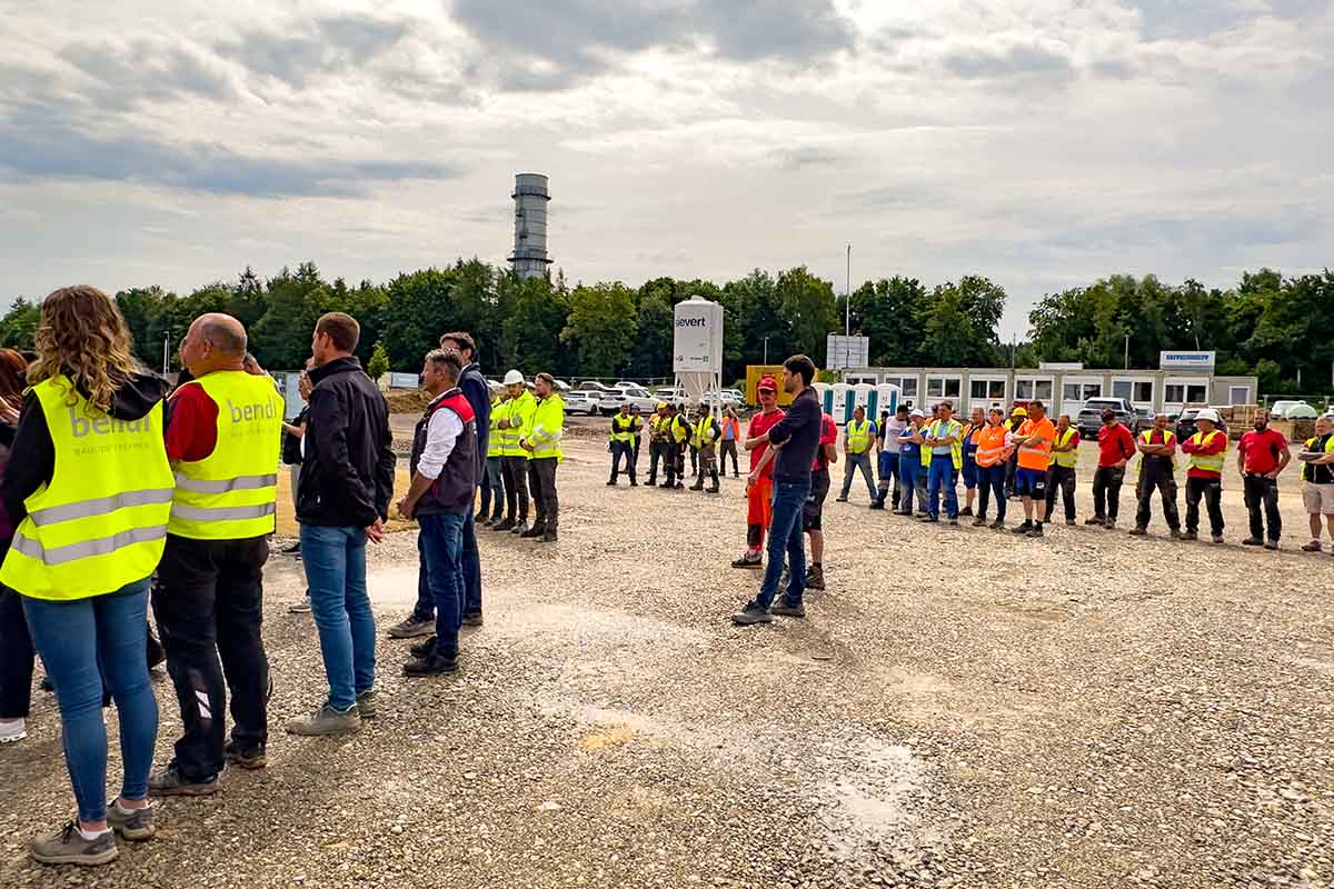 Spatenstich für ein neues Logistikzentrum - In Leipheim entsteht ein hochmodernes Versorgungszentrum mit nachhaltiger Technik und Platz für 450 Mitarbeitende.
