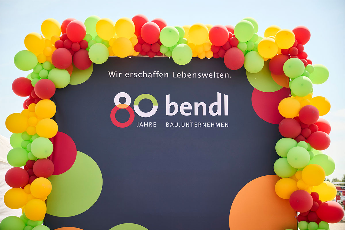 Das große Jubiläumsfest für alle Mitarbeitenden und Familien zum 80-jährigen bendl Firmenjubiläum.
