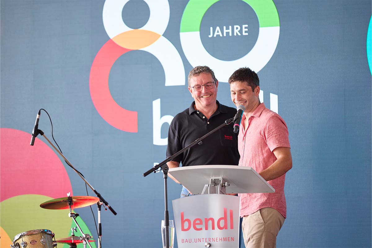 Die beiden geschäftsführenden Gesellschafter Stefan Wiedemann und Peter Finkel beim Jubiläums-Mitarbeiterfest.