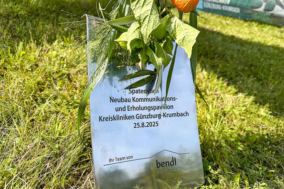 Spatenstich für den neuen Kommunikations- und Erholungspavillon.