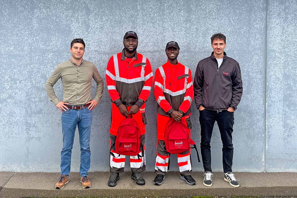 Unsere beiden Auszubildenen Abdul und Joseph aus Ghana gemeinsam mit unserem Geschäftsführenden Gesellschafter Peter Finkel und unserm Bauleiter im Tiefbau Justus Riederle.