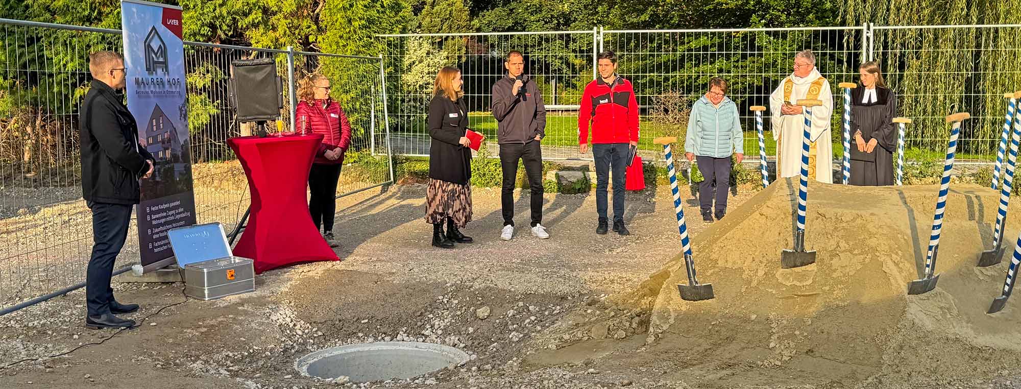 Feierliche Grundsteinlegung bei strahlendem Sonnenschein in Friedberg