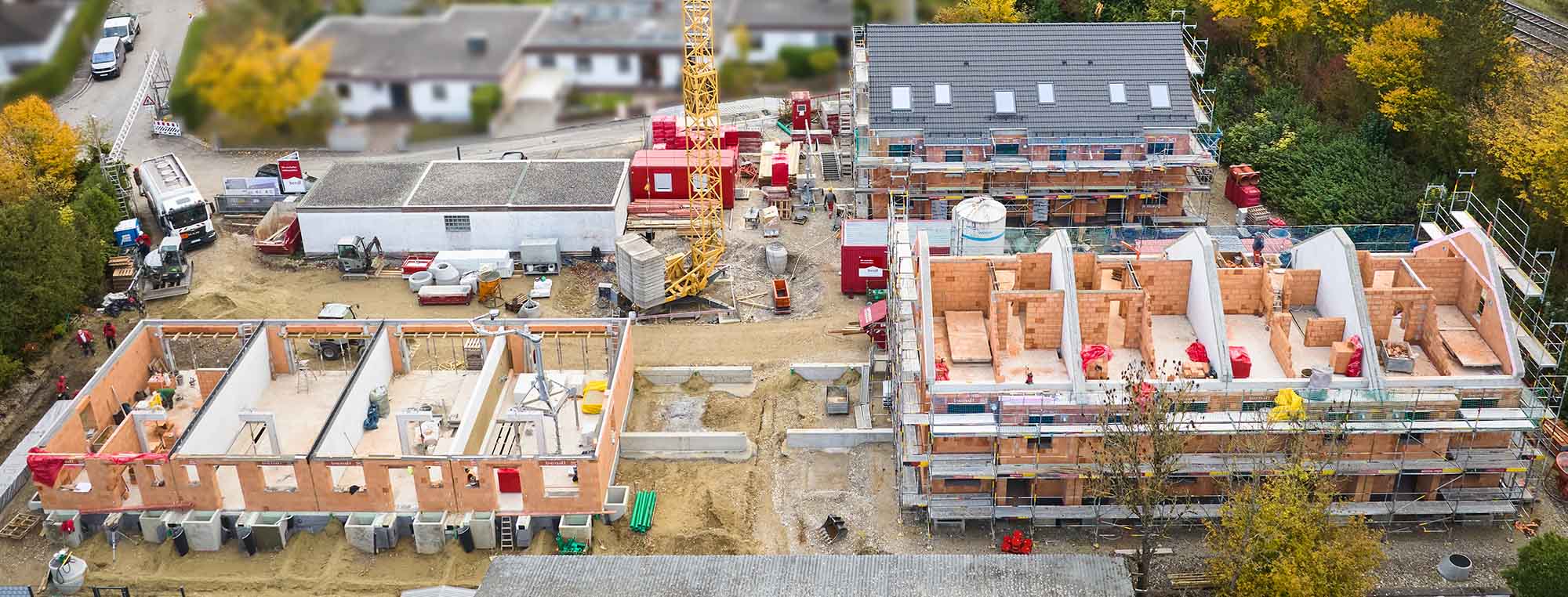 In Mering-St. Afra erschaffen wir den Rohbau für 11 moderne Reihenhäuser.