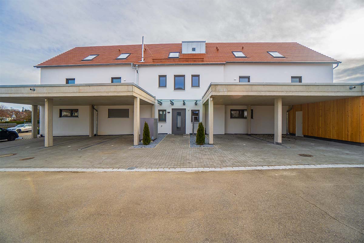 Eingangsbereich von einem Mehrfamilienhaus in Leipheim