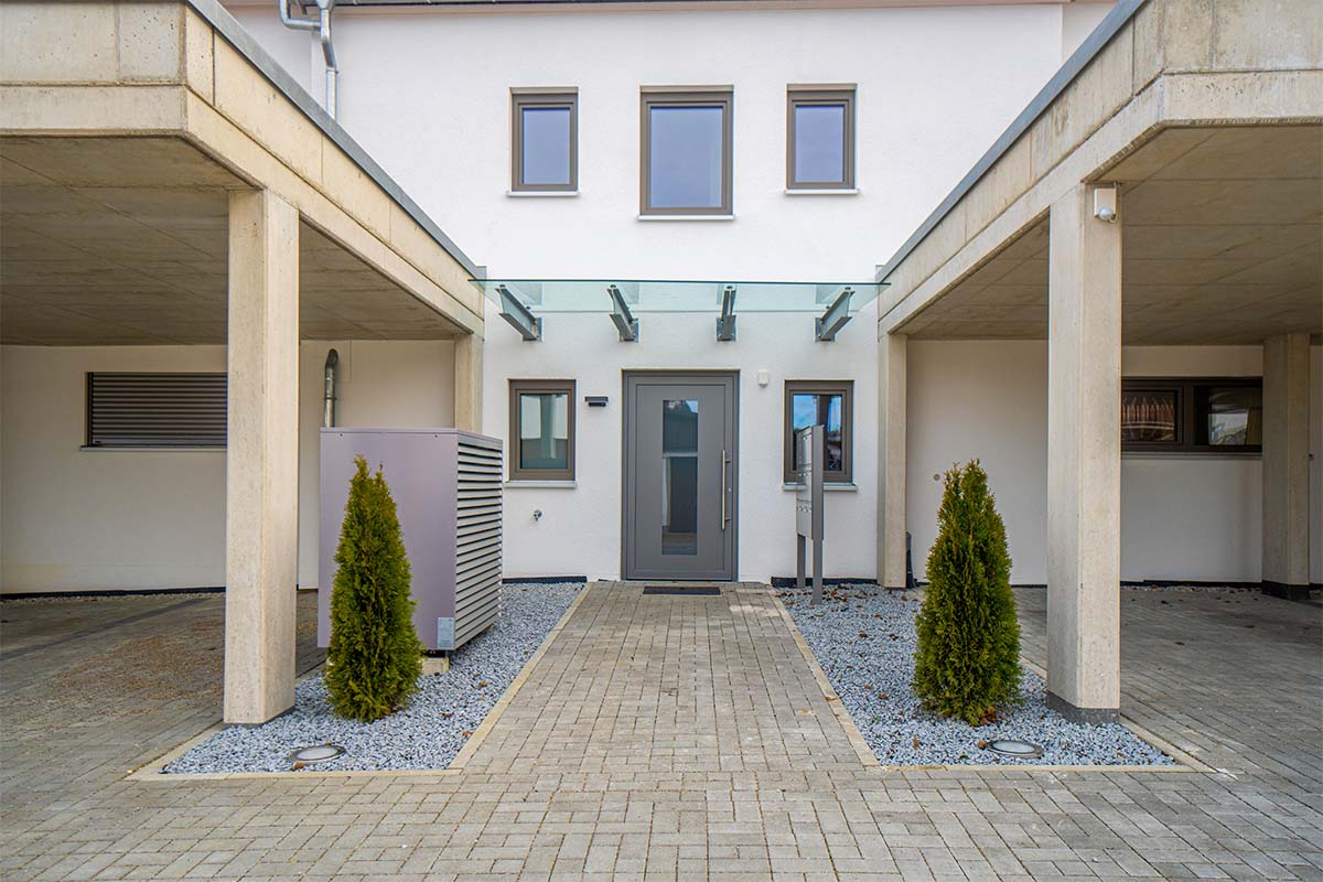 Eingangsbereich von einem Mehrfamilienhaus in Leipheim