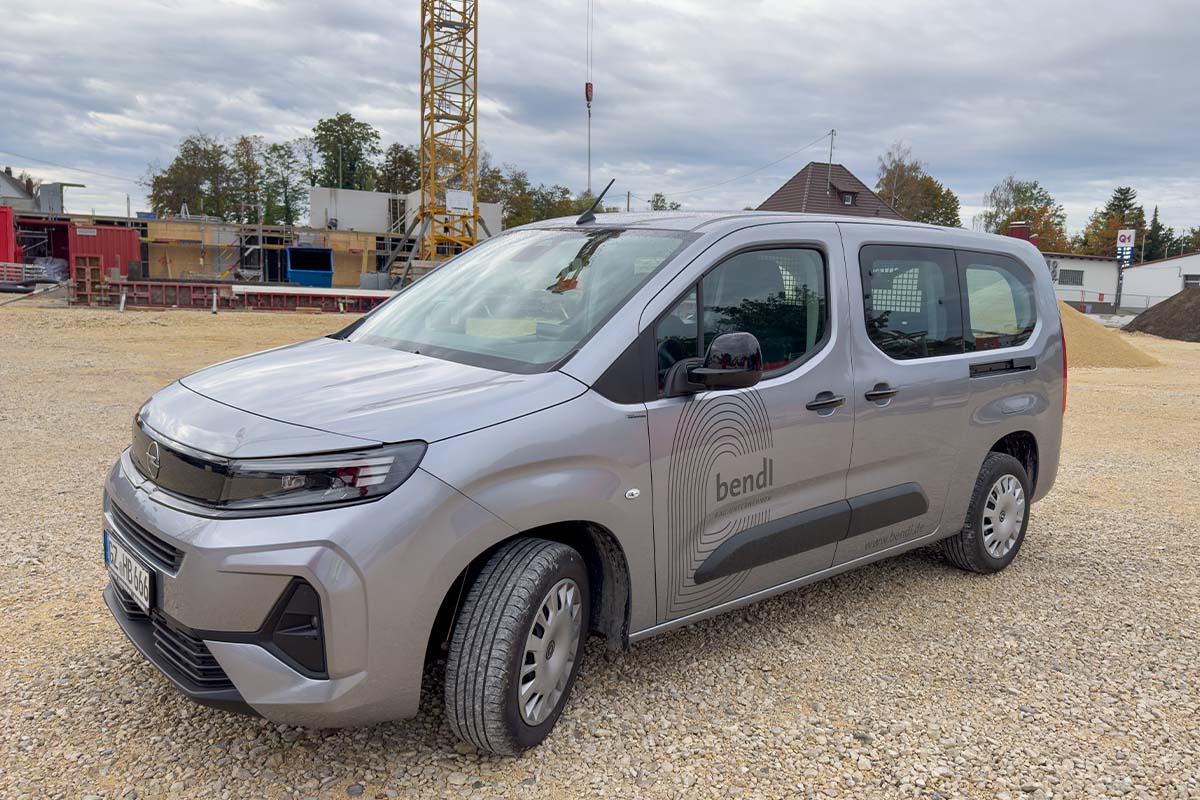 Neue Polier Fahrzeuge